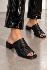 ๐ Autumn/Winter 2026/27 - The Italian Edit ๐ฎ๐น- ๐๐ปSAMPLE๐๐ป -The Ruched Leather Mule- Size 37