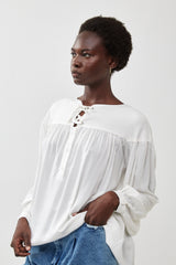 🧦 Autumn/Winter 2025/2026 - Tomorrowland - Simple as White