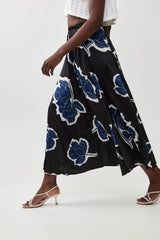 🧦 Autumn/Winter 2025/2026 -Six Senses Skirt -Noir Garden