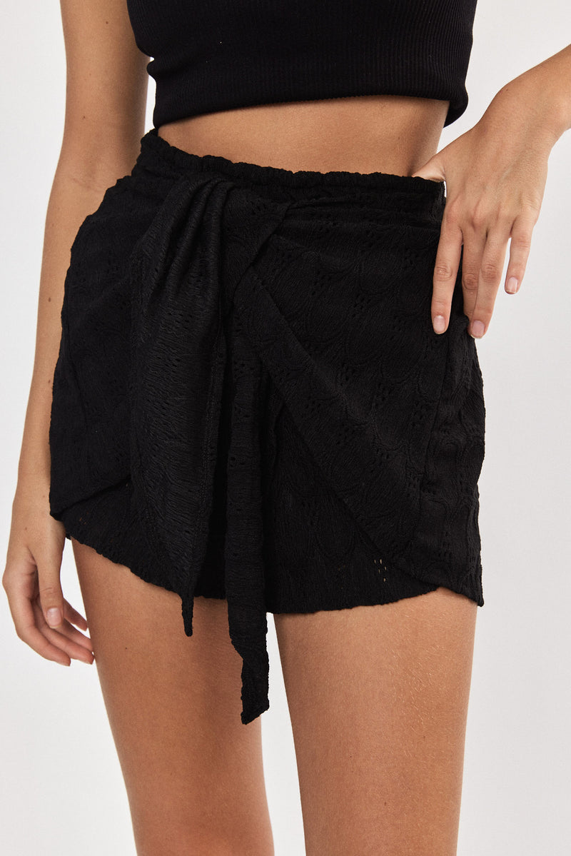 🌻In between  - Yam Shorts - Black Lace
