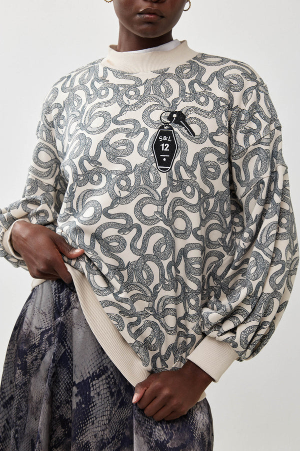 🧦Autumn/Winter 2025/2026 - Sara Sweatshirt - Black - A bag of snakes 🐍