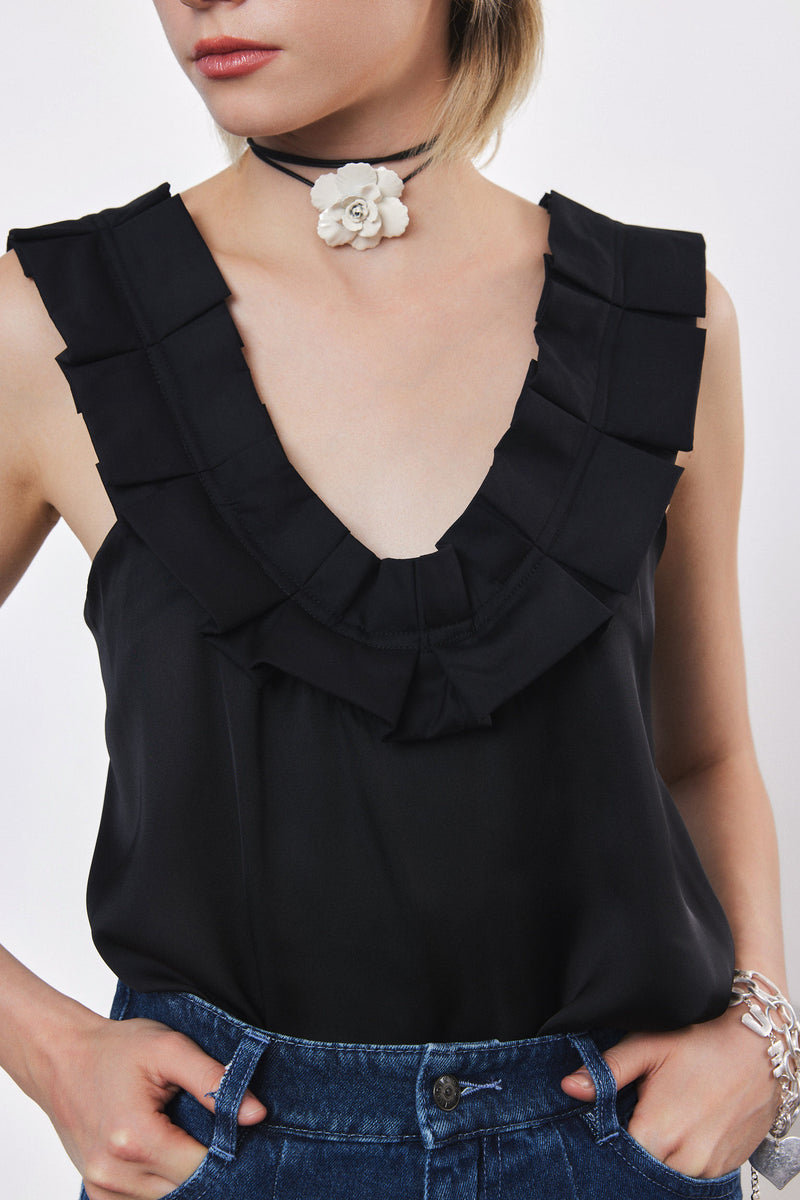 ⛵️Spring/Summer 2025 - Helena- Ruffle-Trim Sleeveless Top- Black satin