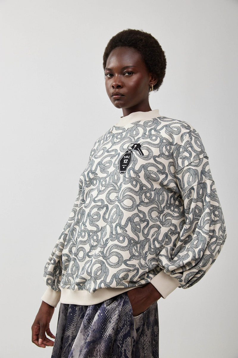 🧦Autumn/Winter 2025/2026 - Sara Sweatshirt - Black - A bag of snakes 🐍