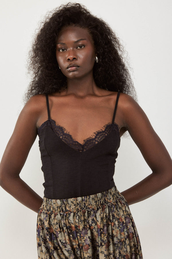 🧦 Autumn / Winter 2025/2026 - Timeless Top - Must Have