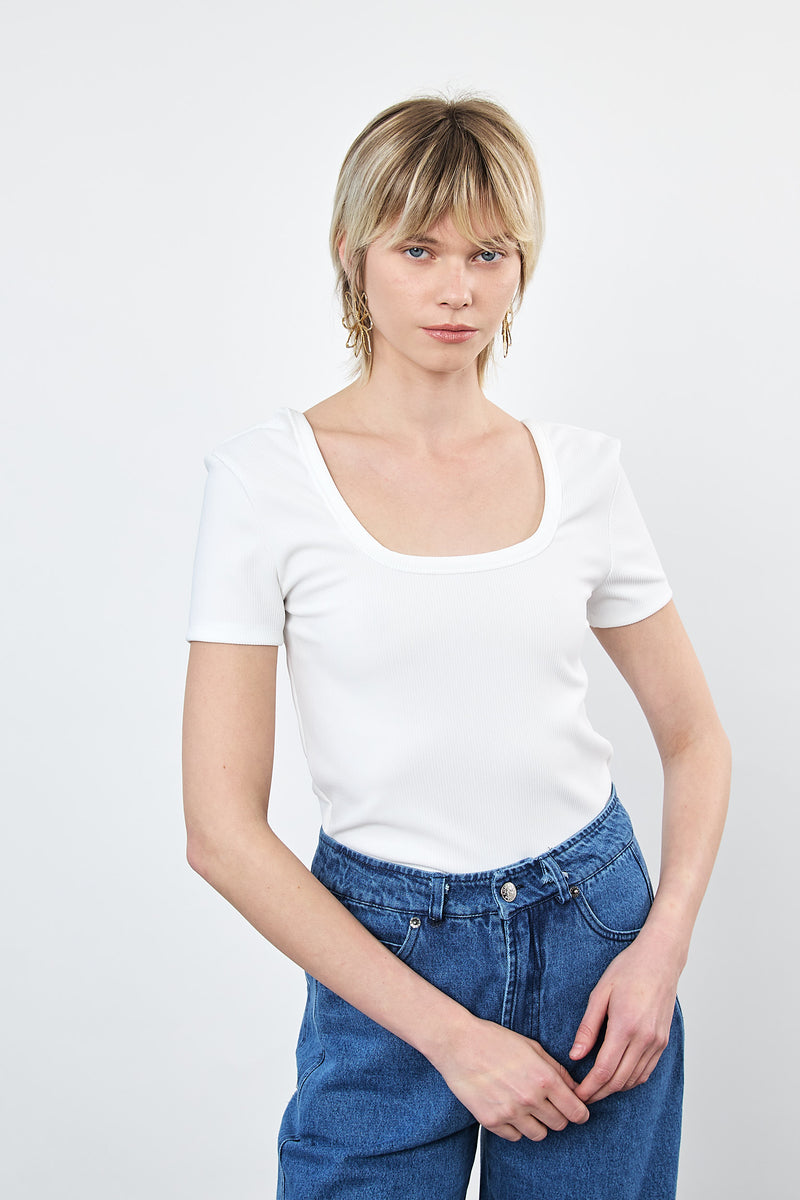 ⛵️Spring / Summer 2025 - Ester - Short T Shirt - Snowy - This item has a manufacturing defect — the fit is significantly smaller than labeled. We recommend it only for very petite sizes.