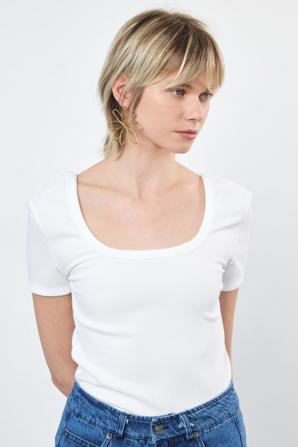 ⛵️Spring / Summer 2025 - Ester - Short T Shirt - Snowy - This item has a manufacturing defect — the fit is significantly smaller than labeled. We recommend it only for very petite sizes.