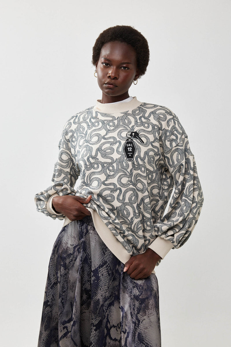 🧦Autumn/Winter 2025/2026 - Sara Sweatshirt - Black - A bag of snakes 🐍