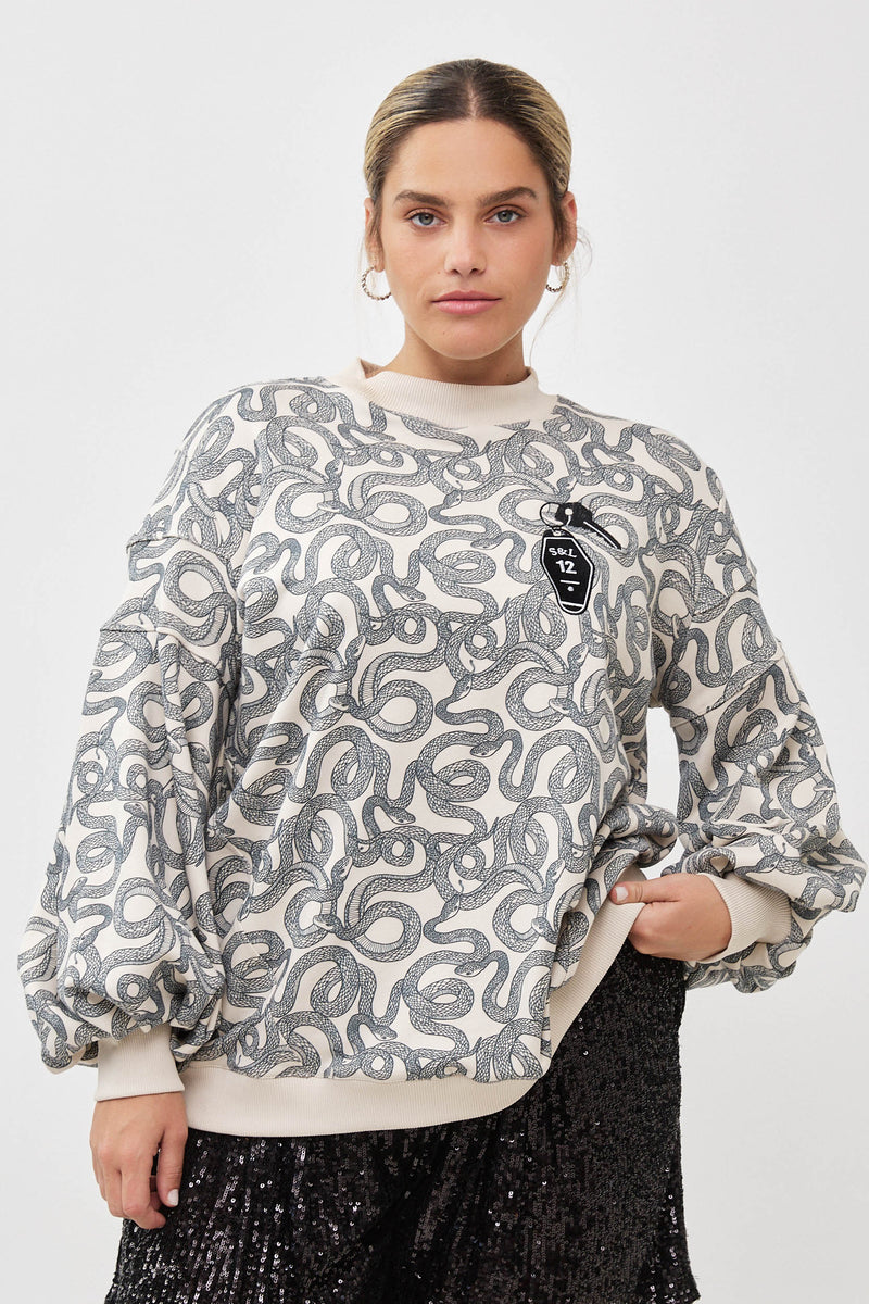 🧦Autumn/Winter 2025/2026 - Sara Sweatshirt - Black - A bag of snakes 🐍