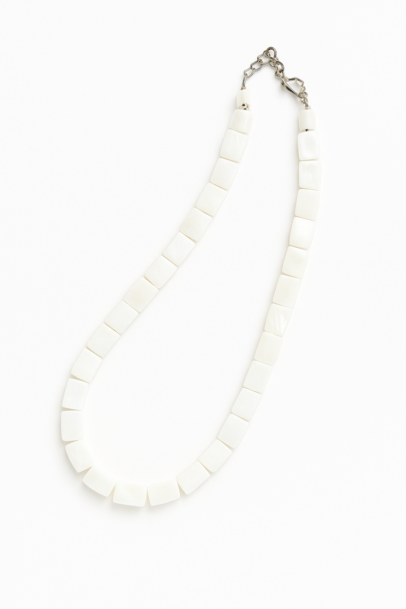 🤍🐚 Symmetric Shell Necklace- clean and elegant