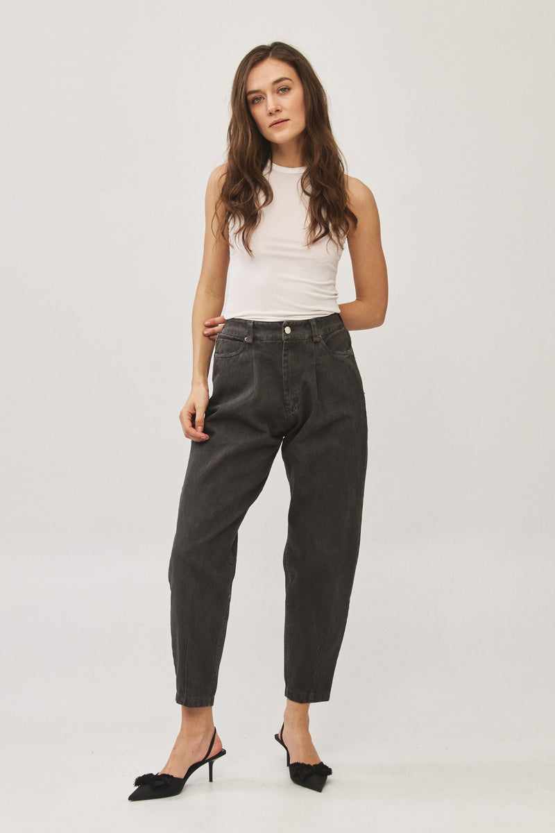 ⛵️Spring/Summer 2025 - Our interpretation for Mom jeans - Dark Washed Grey