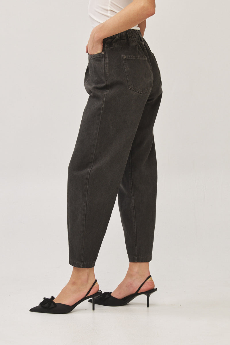 ⛵️Spring/Summer 2025 - Our interpretation for Mom jeans - Dark Washed Grey