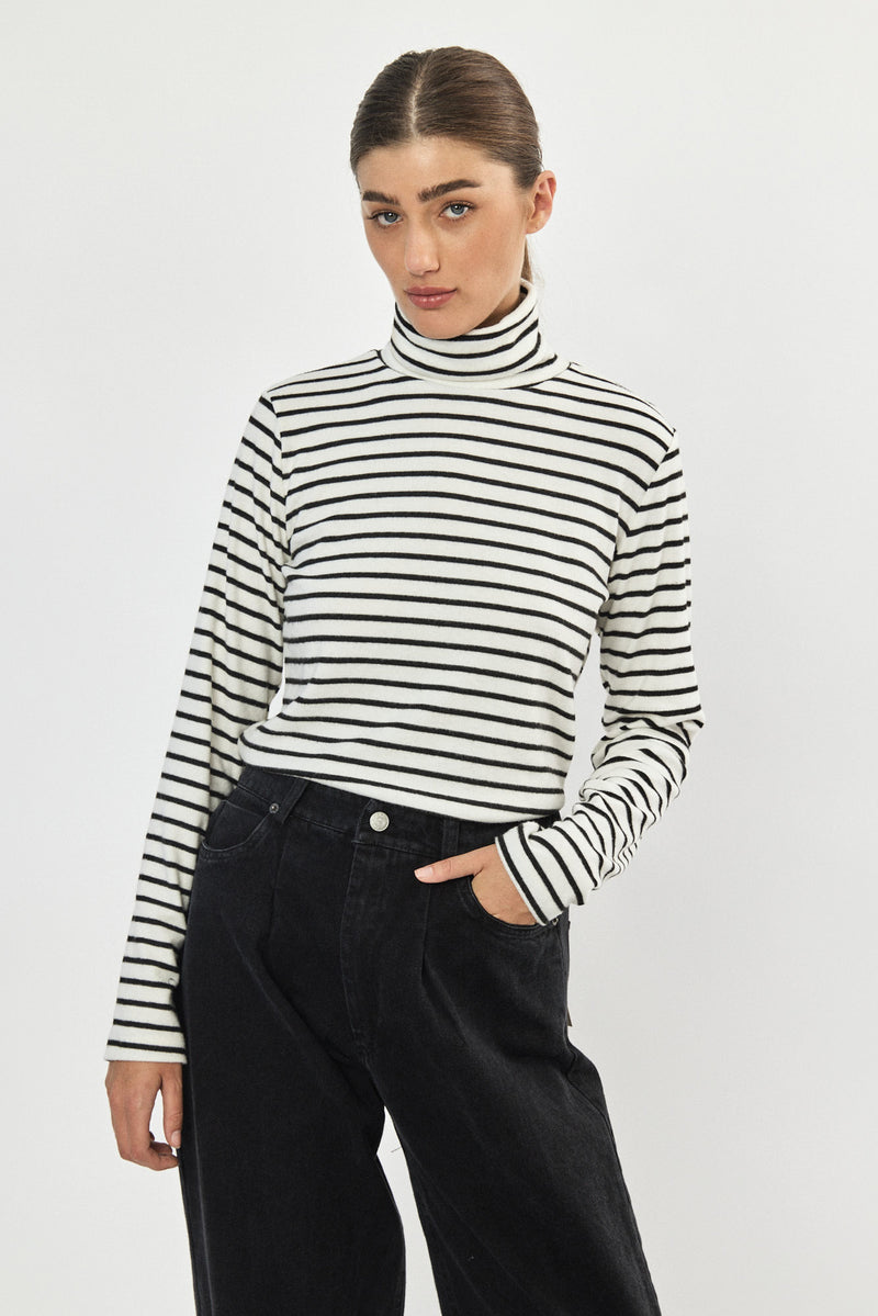 ❄️Winter 2023/2024 -  Turtle neck jumper -  Hairy Stripes