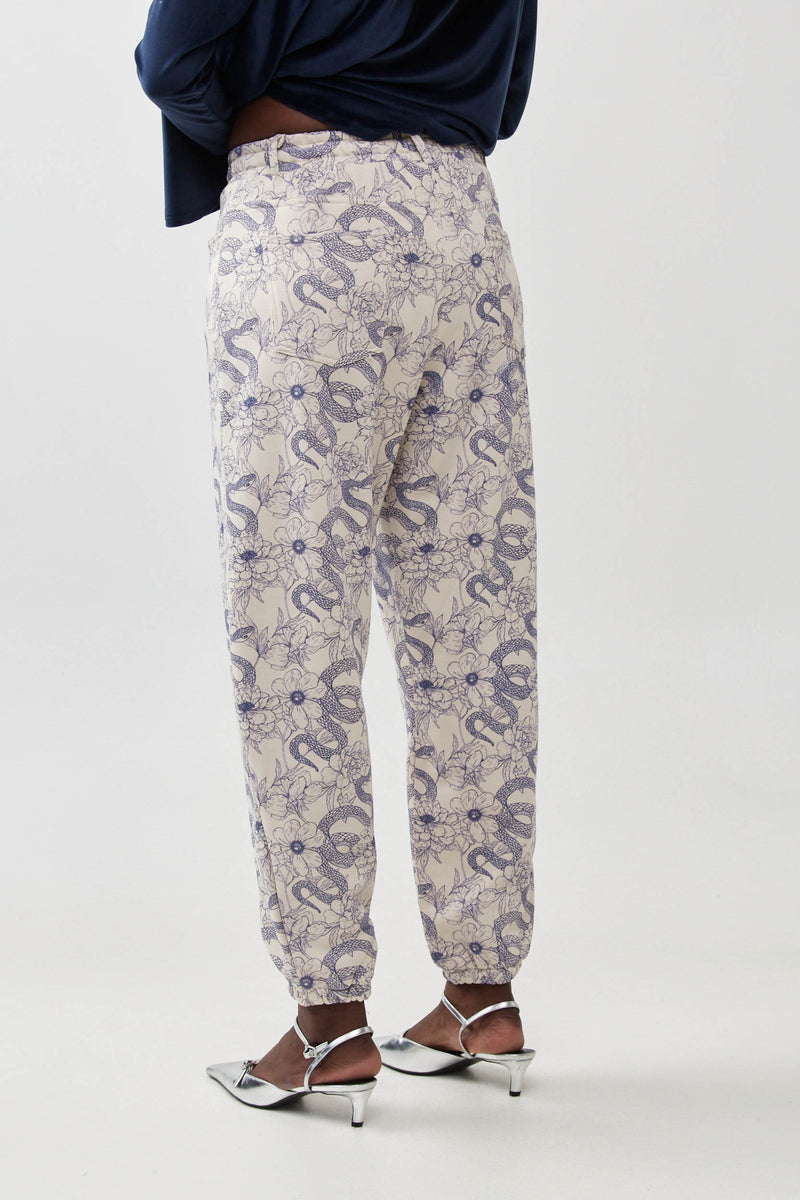 🧦 Autumn/Winter 2025/2026  - Mom’s joggers- A bag of snakes