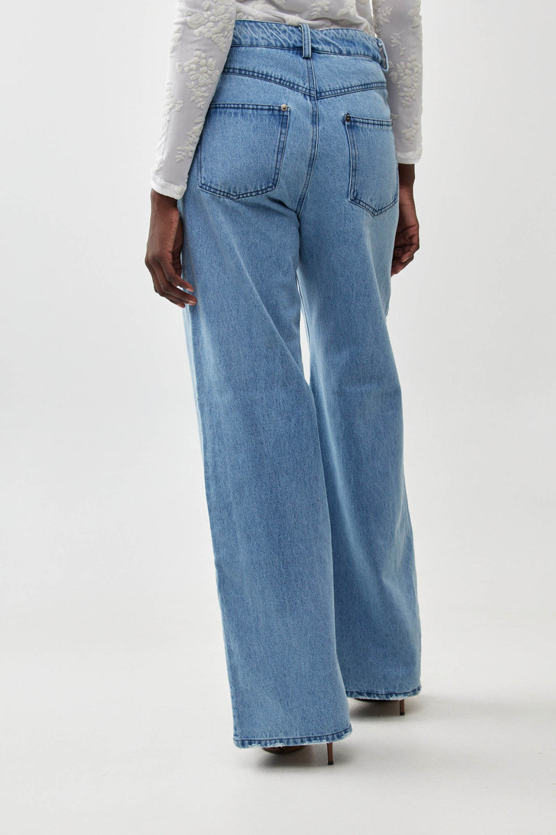 🧦 Autumn/Winter 2025/2026 - Energy denim  - Light blue always works.