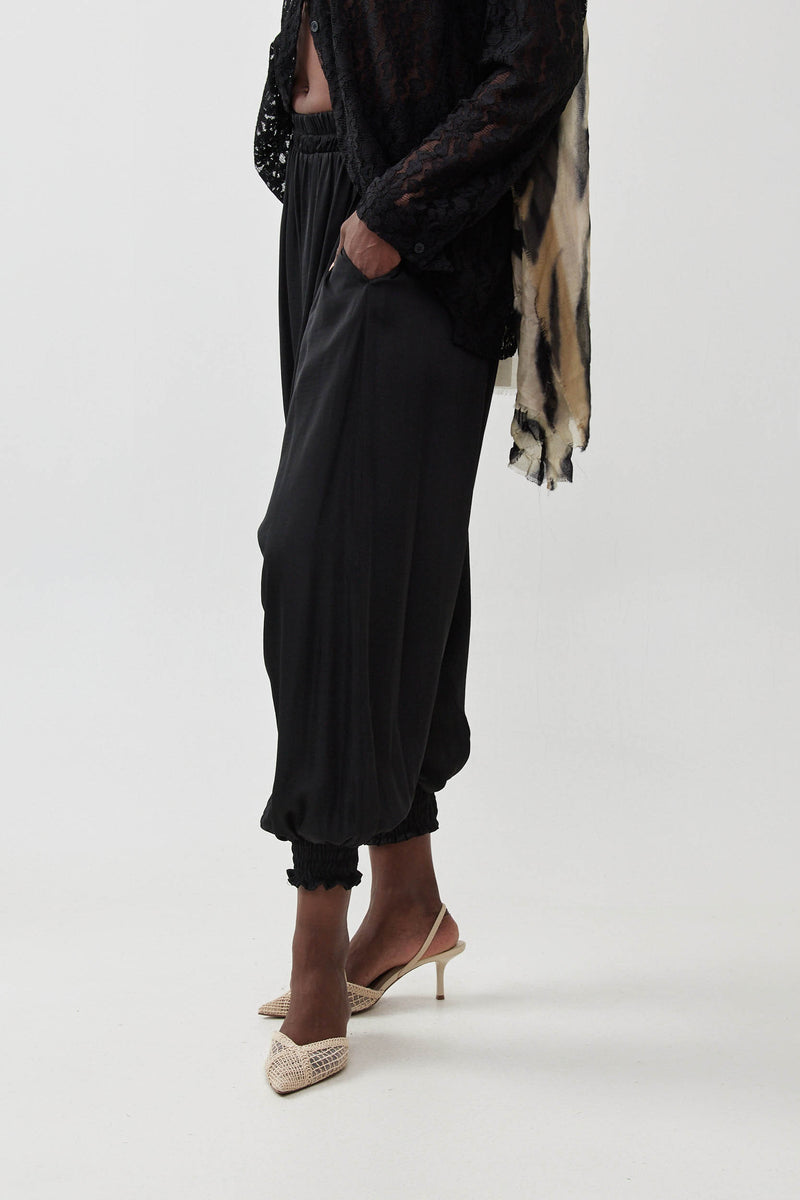 🧦 Autumn/Winter 2025/2026 - Balloon Harem Pants- Black Flare