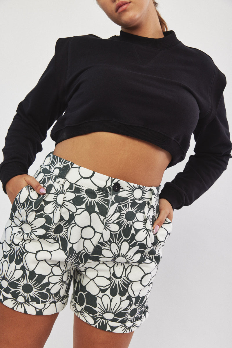 ☃️ Winter 2023  - Shasha Shorts  - Monochrome Flowers
