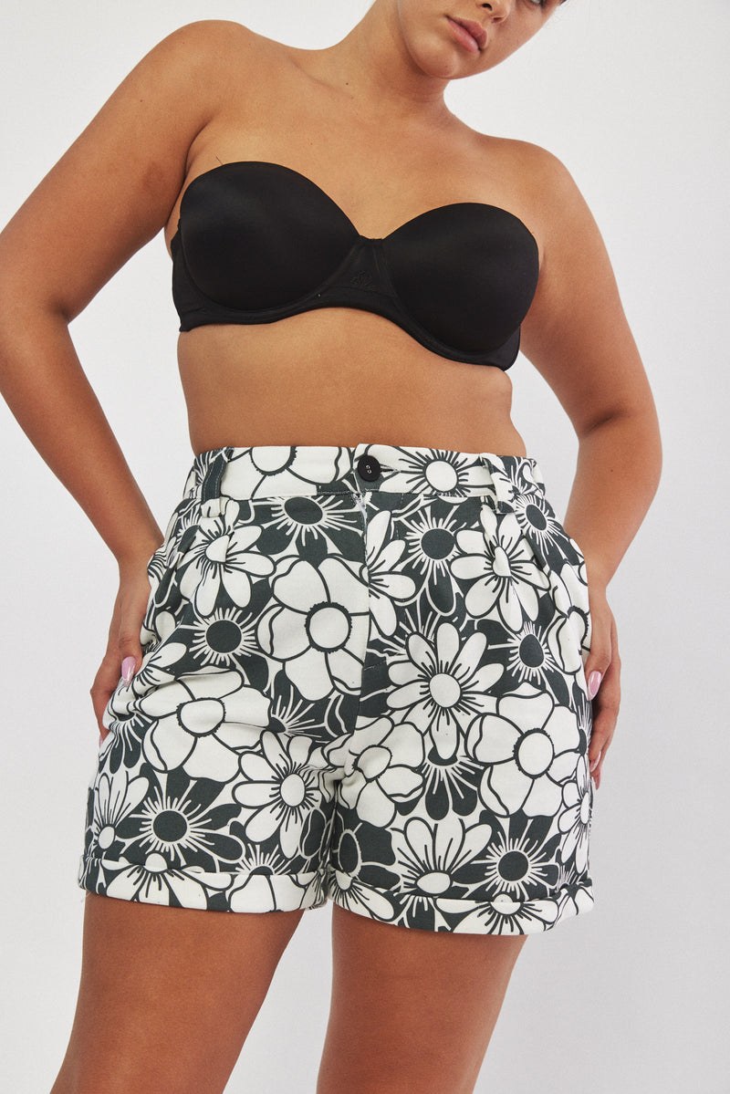 ☃️ Winter 2023  - Shasha Shorts  - Monochrome Flowers