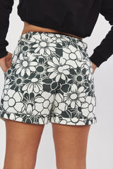 ☃️ Winter 2023  - Shasha Shorts  - Monochrome Flowers