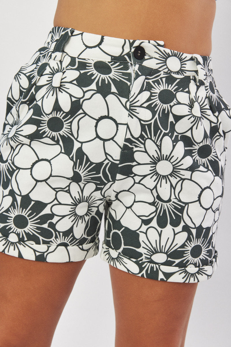 ☃️ Winter 2023  - Shasha Shorts  - Monochrome Flowers